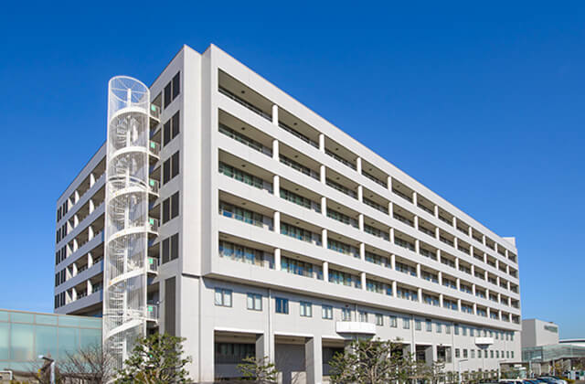 大きな病院の外観